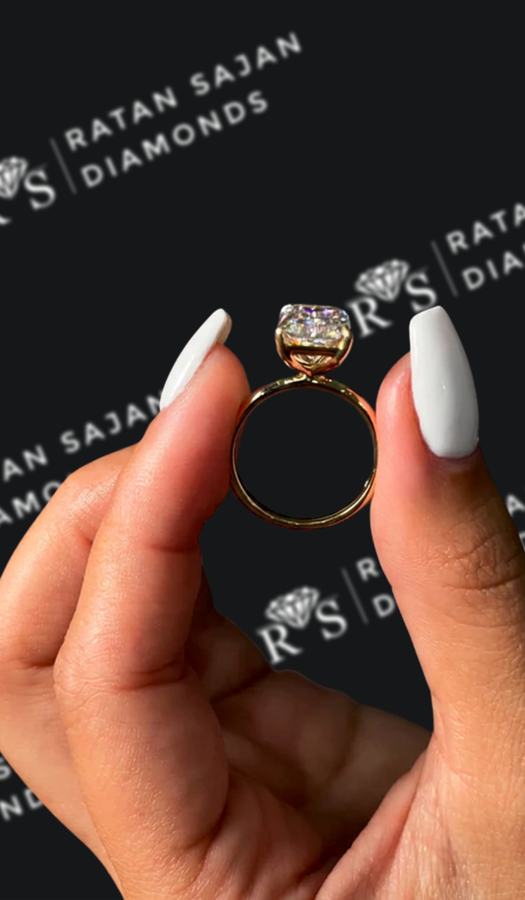 4 Carat Solitaire Engagement Ring - Radiant Diamondin
